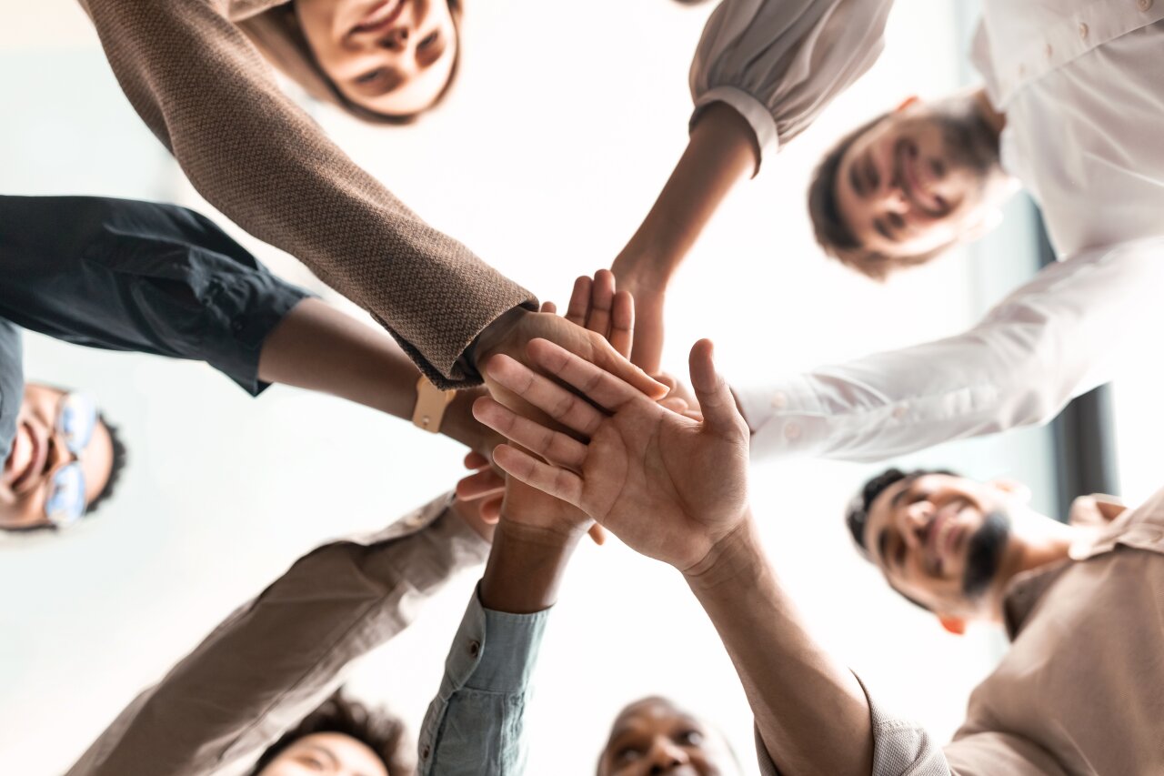 Gruppe von Menschen zeigen Ihren Zusammenhalt